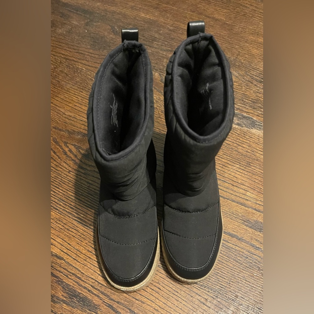 a new day  woman’s Black Quilted Winter Ankle Boot with Tan Platform Sole size 6 - Picture 10 of 14